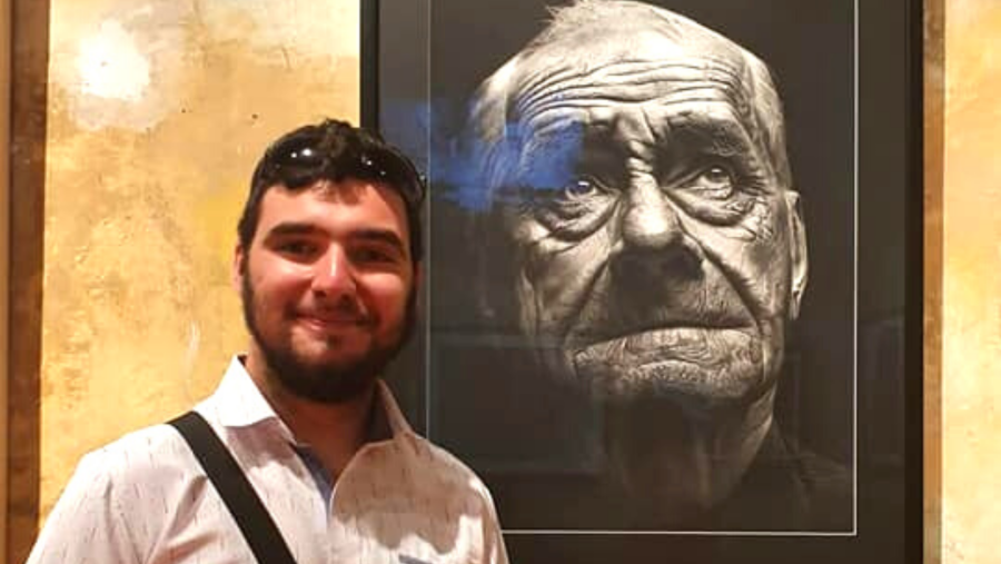 El este singurul român care a ajuns în finala Concursului Internațional de Artă ModPortrait 2021