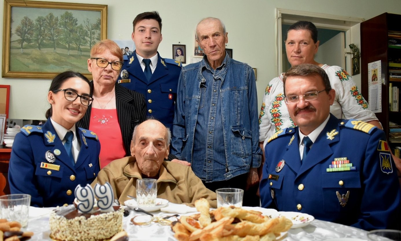 Veteranul de război Constantin Zavati, sărbătorit la 99 de ani