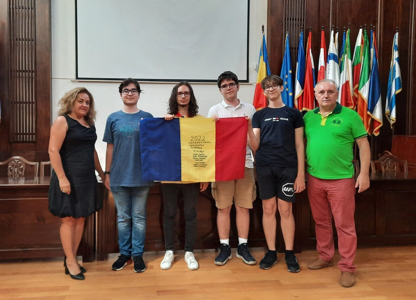 Elevii români, din nou pe podium: 2 medalii de aur, 1 de argint şi 1 de bronz la Olimpiada Internaţională de Geografie de la Paris