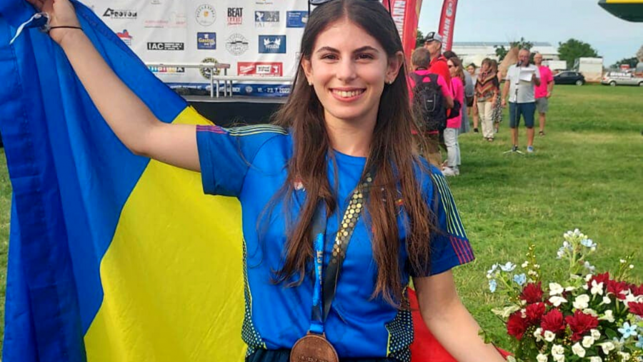 Bianca este radiolog, are 22 de ani și este comparată cu Smaranda Brăescu