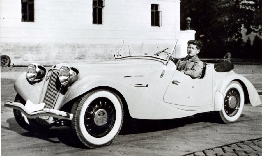 Automobilul primit de Regele Mihai de la preşedintele Edvard Beneš, vedeta expoziţiei regale de la Palatul Elisabeta