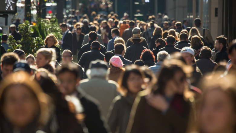România se află într-un declin demografic accelerat