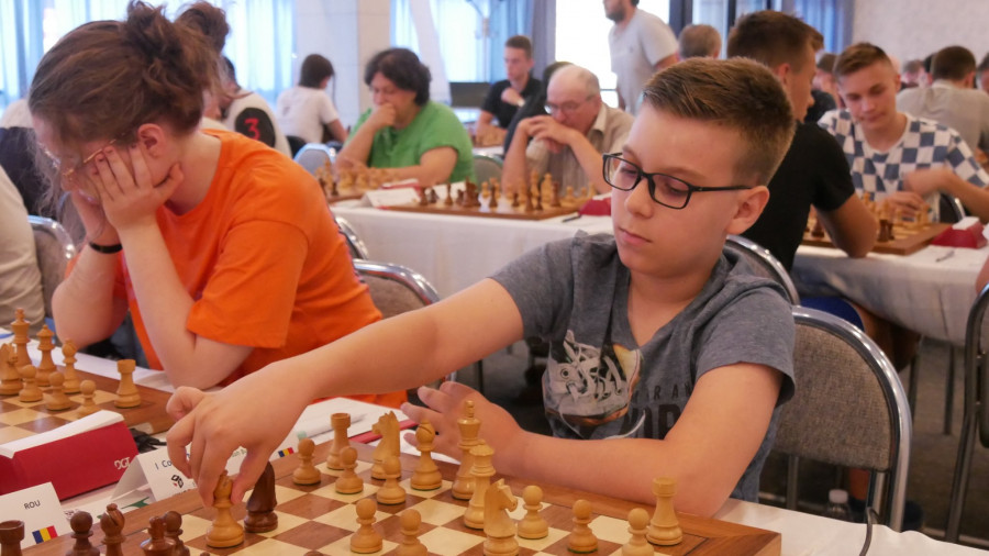 Peste 200 de jucători din zece țări participă la Festivalul Internațional de Șah Arad