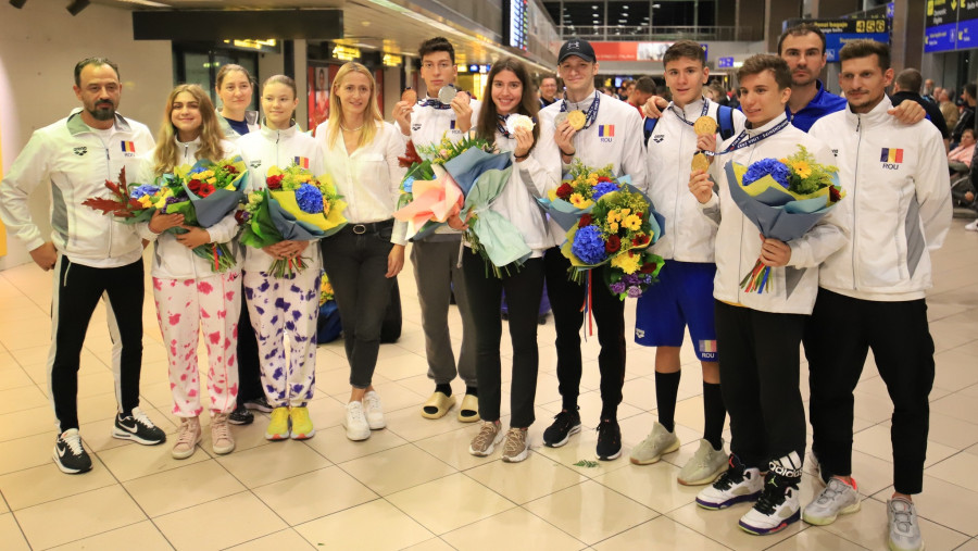 Flori, felicitări, emoții, îmbrățișări! Înotătorii români au adus acasă 8 medalii de la Lima
