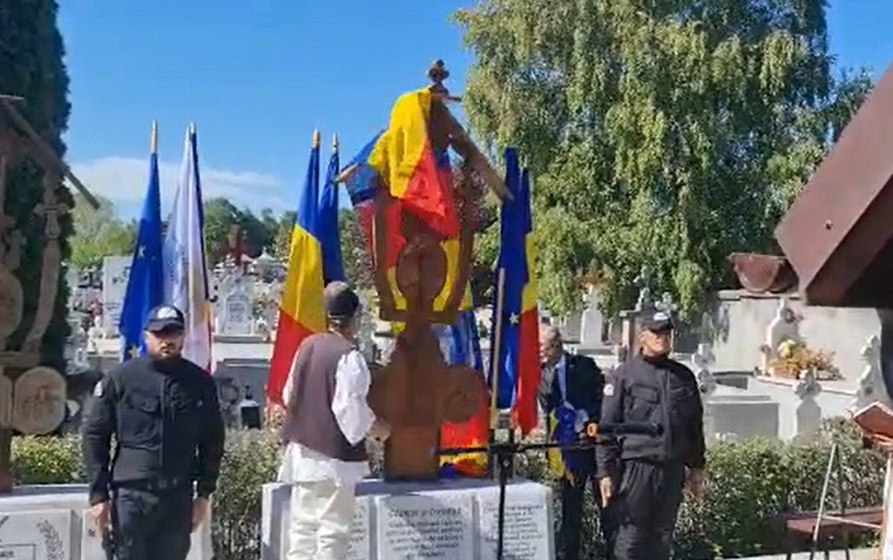 IICCMER solicită îndepărtarea monumentului dedicat „eroilor” fostei Securități ridicat în Pitești