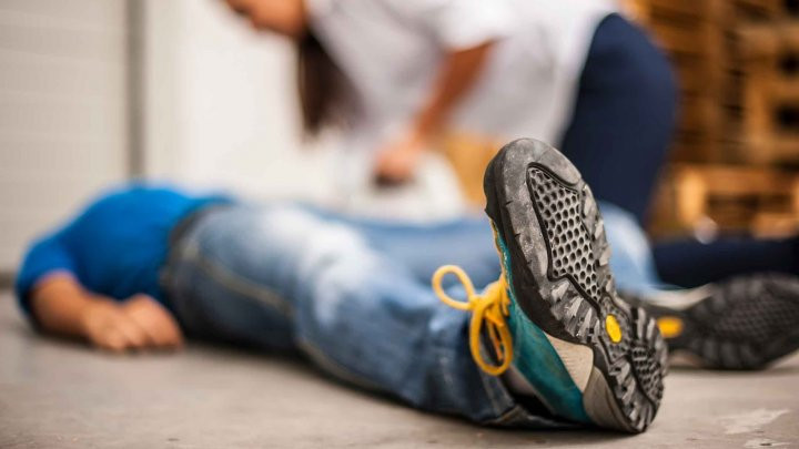 Cum poți să ajuți o persoană care și-a pierdut cunoștința