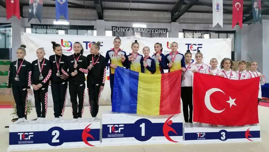 Gimnastele noastre au câștigat 3 medalii de aur și 2 de bronz la Campionatele Balcanice pe categorii de vârstă de la Istanbul