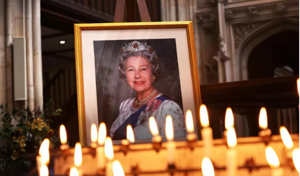 O staţie de metrou din Paris, redenumită ''Elizabeth II'' în ziua funeraliilor Reginei Elisabeta