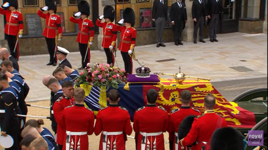 (VIDEO) FUNERALIILE REGINEI ELISABETA A II-A: Ceremonia de înmormântare începe cu funeraliile de stat la Westminster Abbey