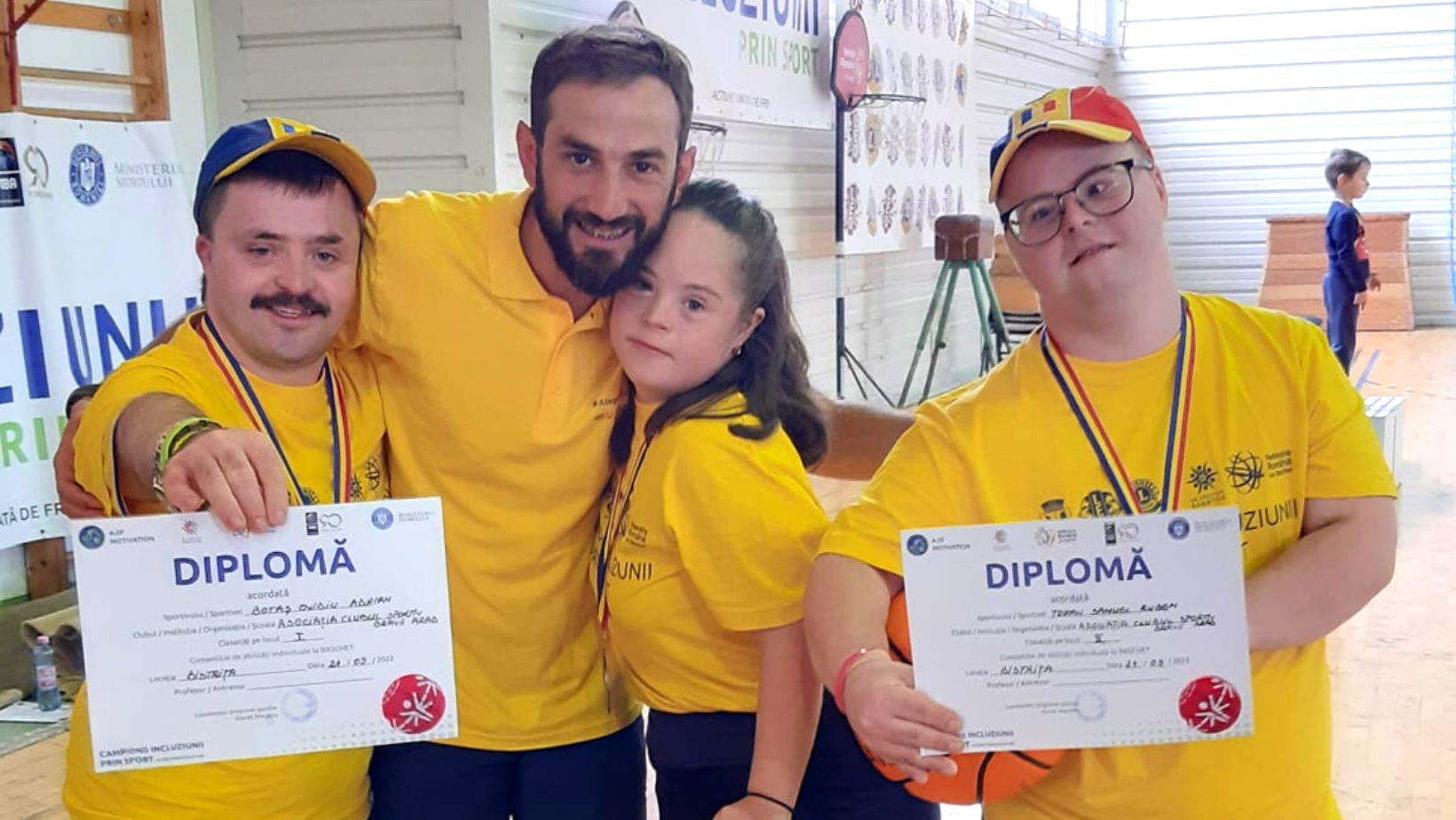 Campionii incluziunii prin sport. Arădenii Mara, Ovidiu și Samuel au participat la Turneul final al Campionatului Național de Baschet