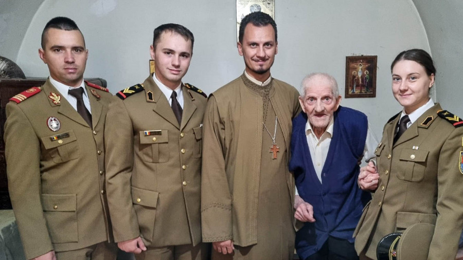 Veteranul de război Tănase Mihai, sărbătorit la 100 de ani. „Să îmi ajungeți vârsta!”