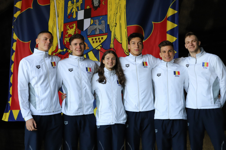 Campionii natației românești din acest an, primiți la Palatul Elisabeta