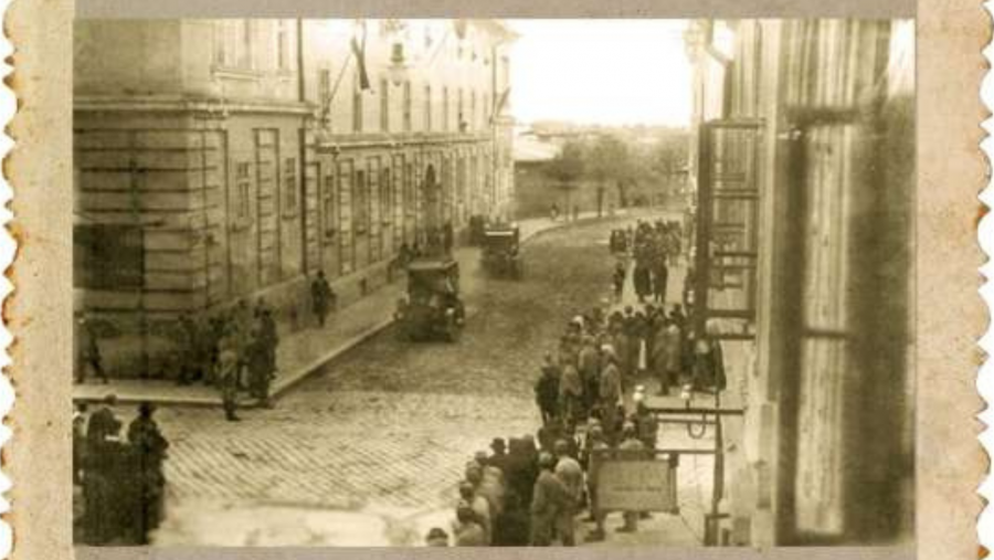 Peste 100 de piese din dotarea Spitalului Militar din Timişoara, expuse în spaţiul dedicat artelor al unităţii medicale