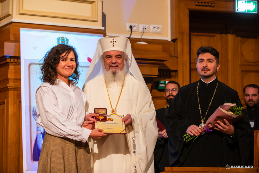 Câștigătorii Festivalului-Concurs Naţional de Muzică Bisericească „Lăudaţi pe Domnul!”, premiați de Patriarh