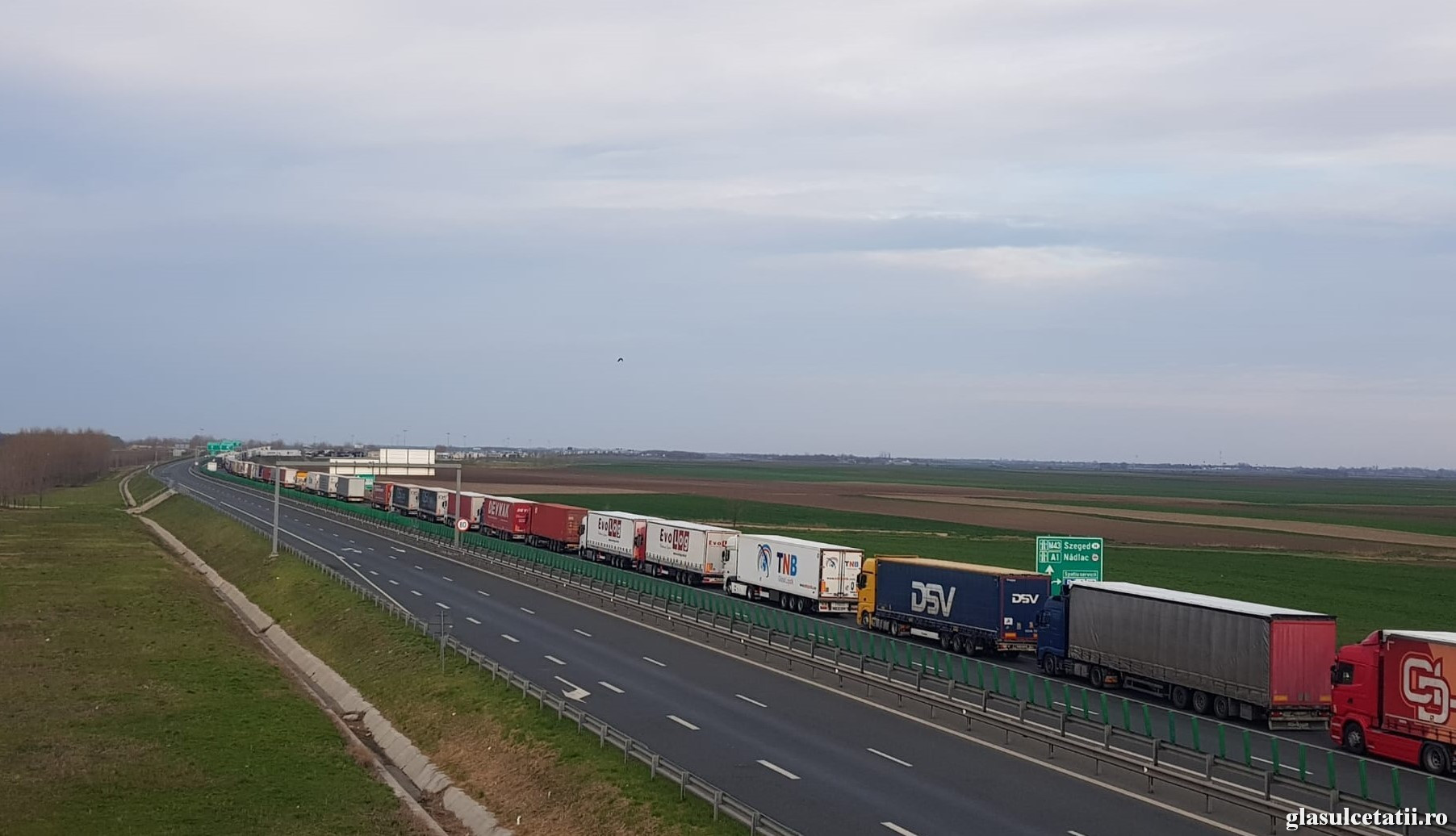 Atenție, șoferi! Coloană de camioane de 13 kilometri înainte de frontieră, la Nădlac II