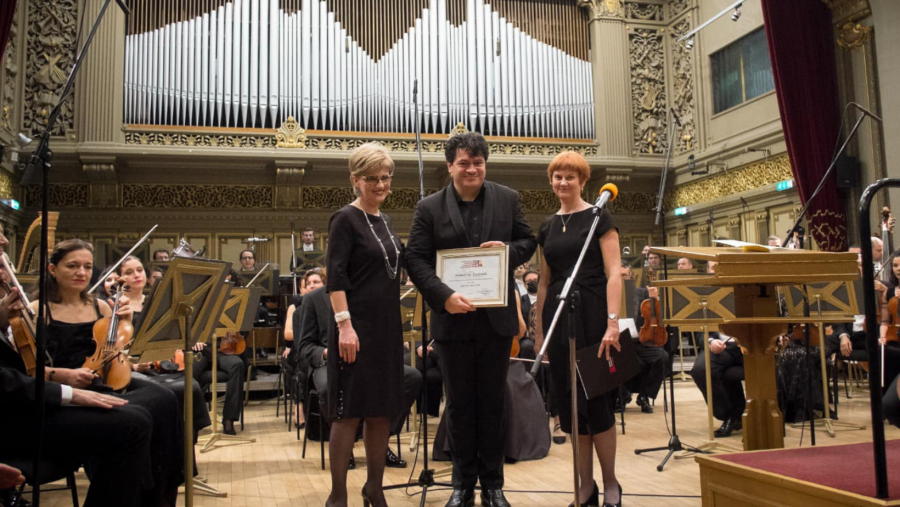 Cristian Măcelaru, distins cu Premiul de excelență  pentru performanță la nivel mondial și promovarea muzicii românești în lume