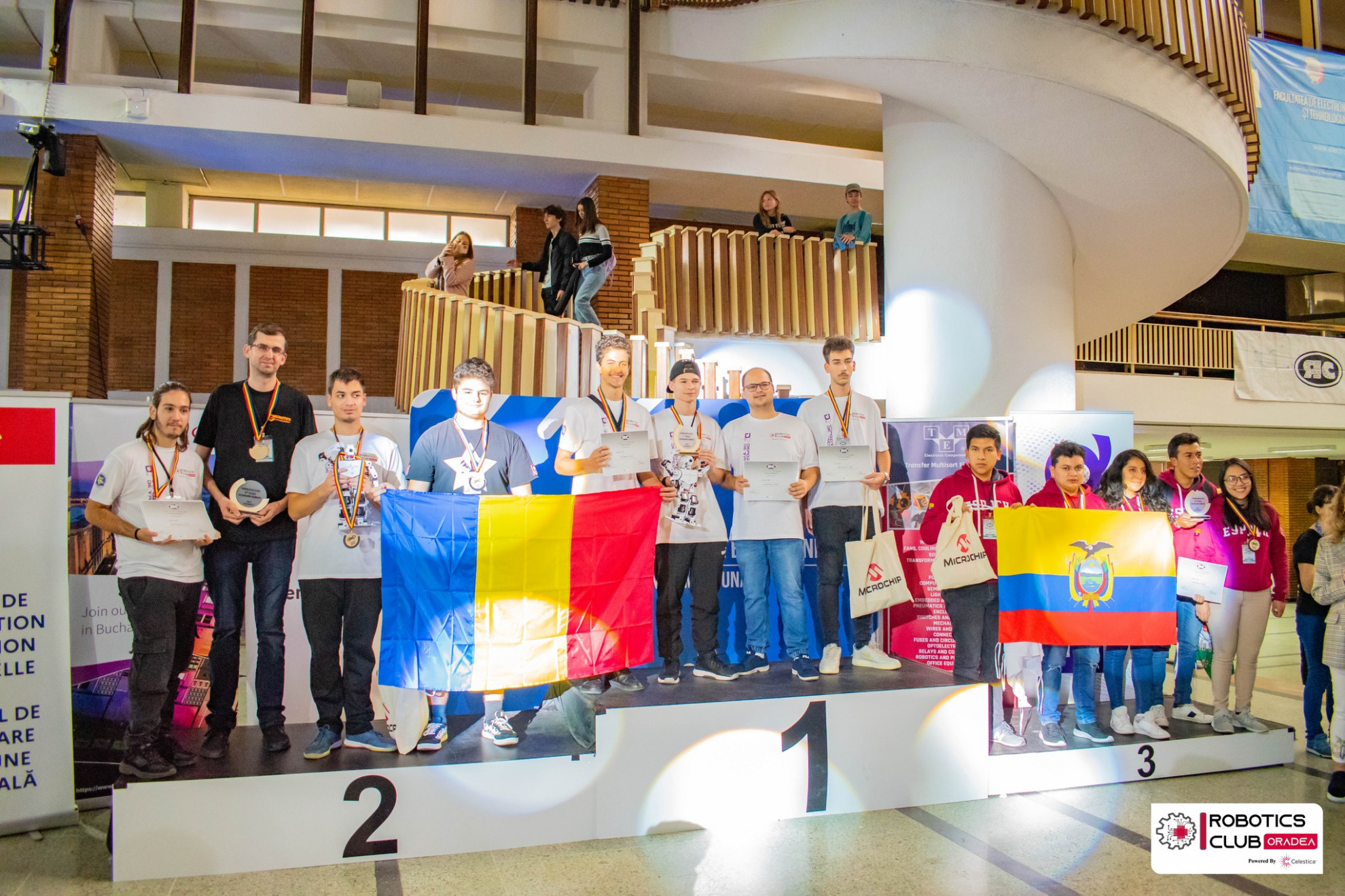 Un club de robotică din vestul țării a câștigat patru premii la competiţia internațională Robochallenge