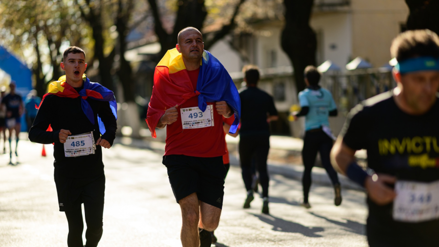 Sute de alergători și cicliști din întreaga țară au participat la Duatlonul Regal Invictus, de Ziua Veteranilor