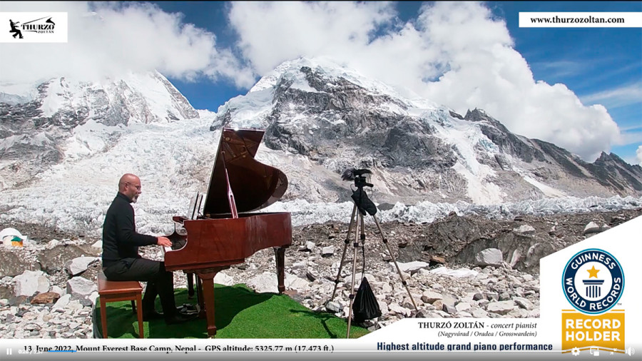 Diplomă de excelenţă pentru orădeanul care a cântat Imnul României la pian pe Everest