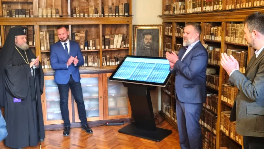Cele trei volume ale primei enciclopedii româneşti, publicate pe site-ul www.enciclopediaromaniei.eu