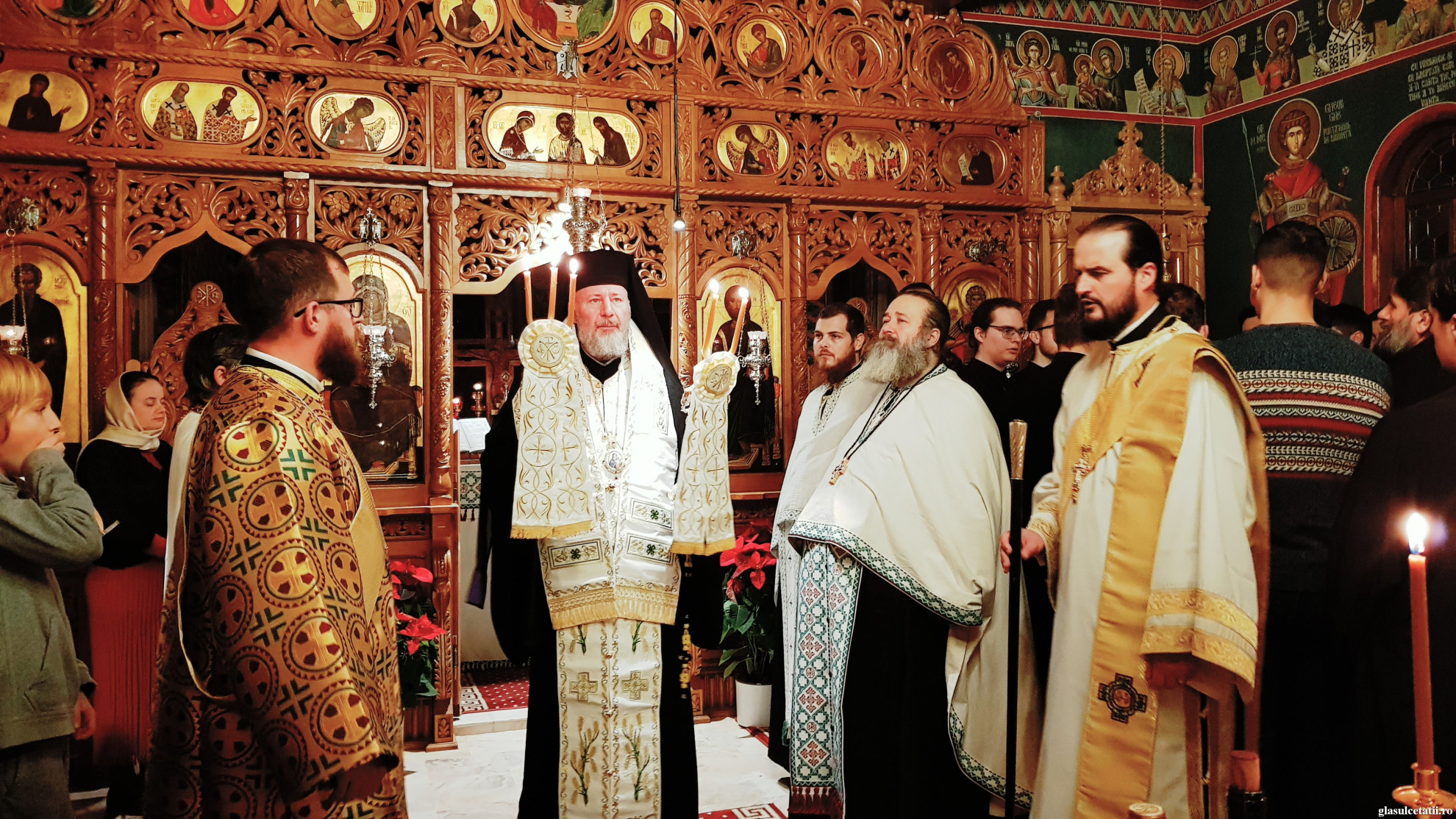 (FOTO) Priveghere la Paraclisul Facultății de Teologie, la prăznuirea Sf. Ioan Damaschin și a Sfintei Varvara