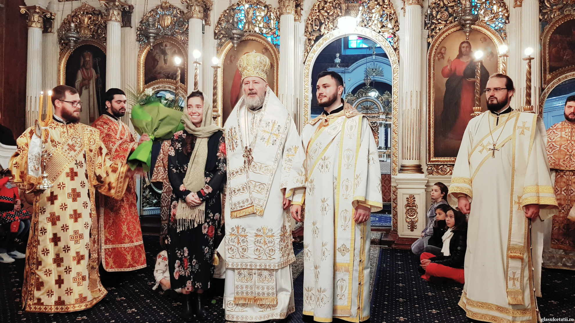 (FOTO) Liturghie Arhierească și hirotonie întru diacon la Catedrala Veche din Arad, în Duminica dinaintea Nașterii Domnului