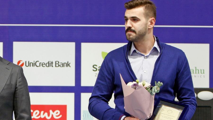 Sabrerul Iulian Teodosiu a primit Titlul de cel mai bun sportiv al anului 2022 în scrima românească