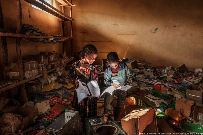 Imaginea acestor copii aflați într-o zonă de conflict din Etiopia, desemnată Fotografia Anului 2022 de UNICEF