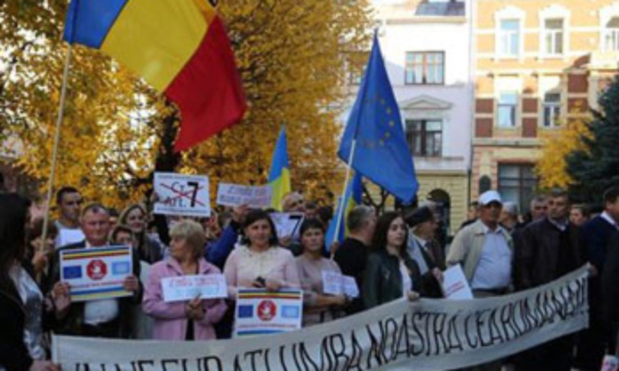 Românii din Ucraina, nemulțumiți de legea minorităților adoptată de Parlamentul de la Kiev