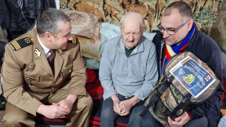Gest de recunoștință, în prag de sărbători. Mai mulți Veterani de război au primit „Ranița cu merinde”
