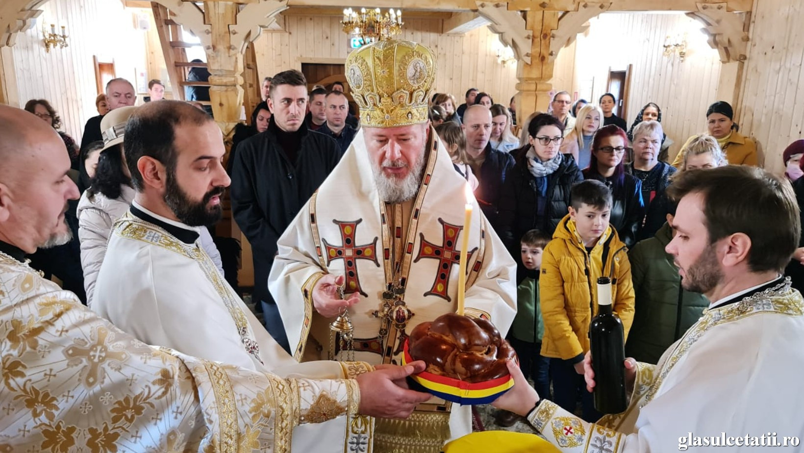 (FOTO) Slavă, mulțumire și recunoștință față de Dumnezeu și pomenirea ctitorilor neamului Românesc, la Paraclisul Arhiepiscopal din Vladimirescu