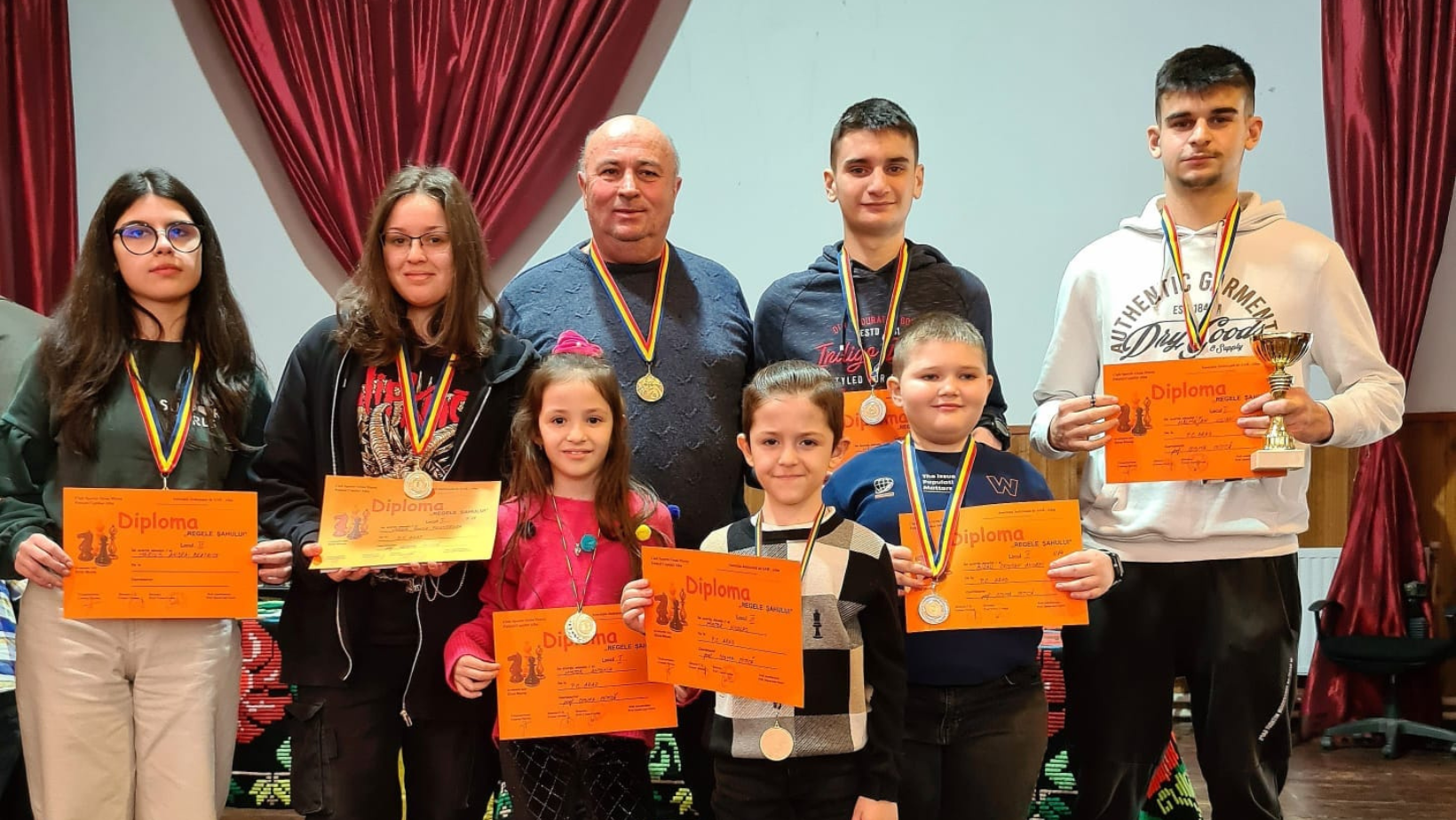 Turneul ”Regele Șahului” de la Ocna Mureș, o reușită pentru elevii Cercului de Șah de la Palatul Copiilor Arad