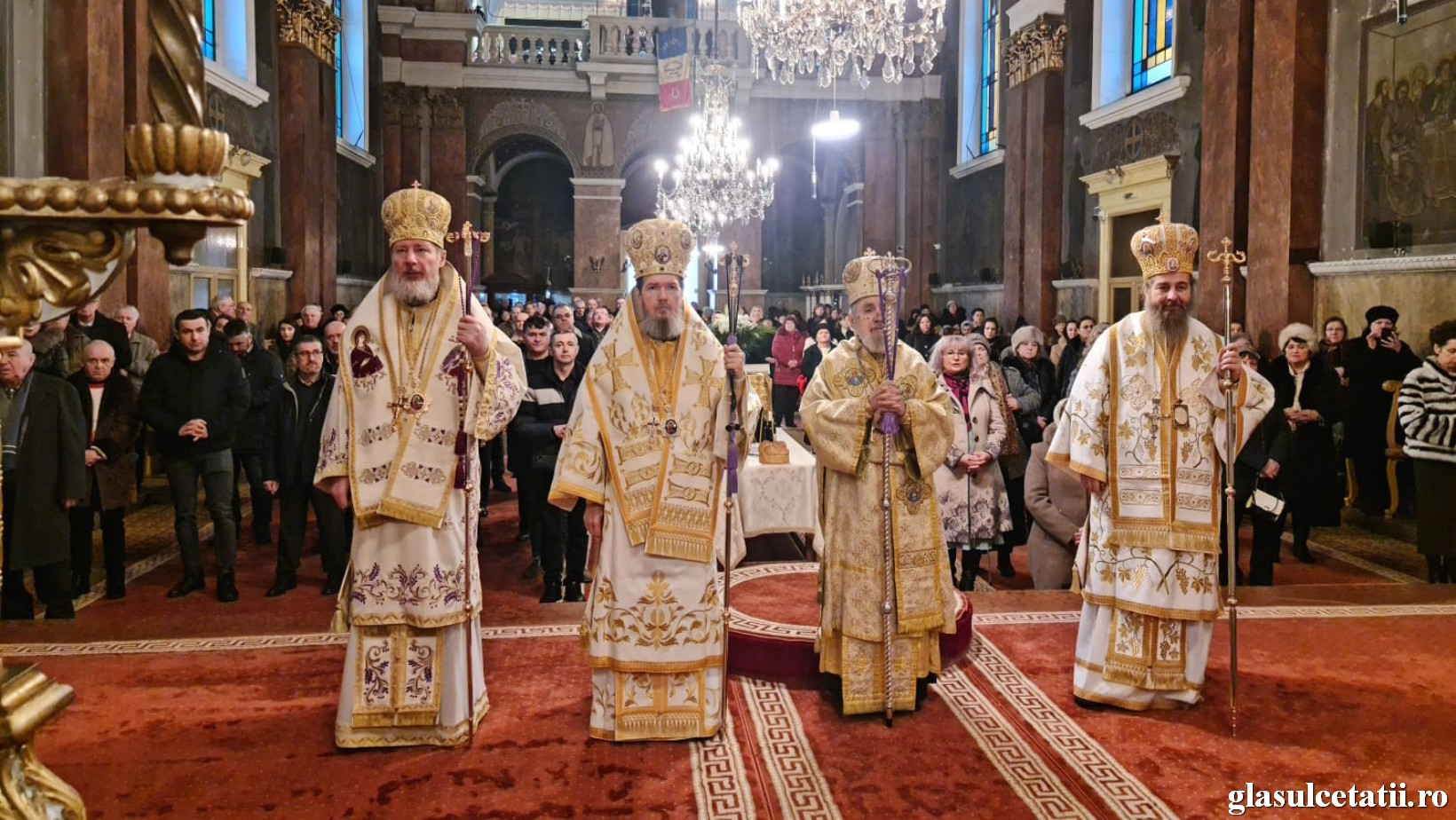 (FOTO) Patru Ierarhi și un impresionant sobor de preoți și diaconi au slujit la Catedrala Veche, în Duminica Întoarcerii Fiului risipitor