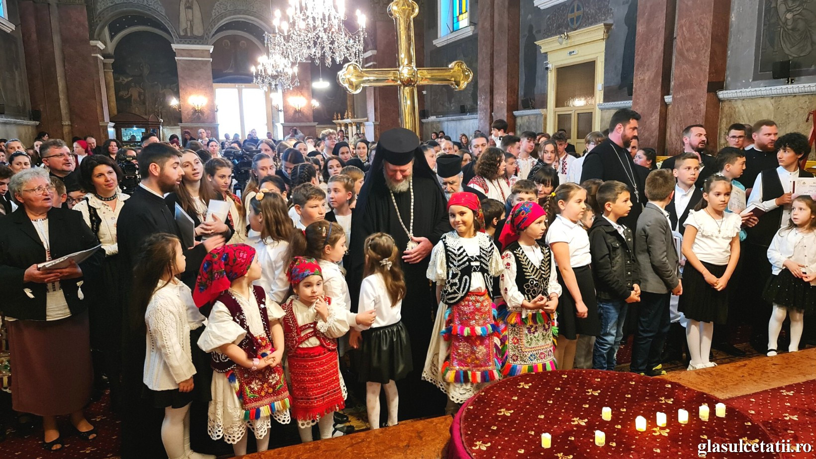 Copiii din Arhiepiscopia Aradului sunt chemați să meargă împreună pe un înălțător „Urcuș spre Înviere” – Programul Concursului