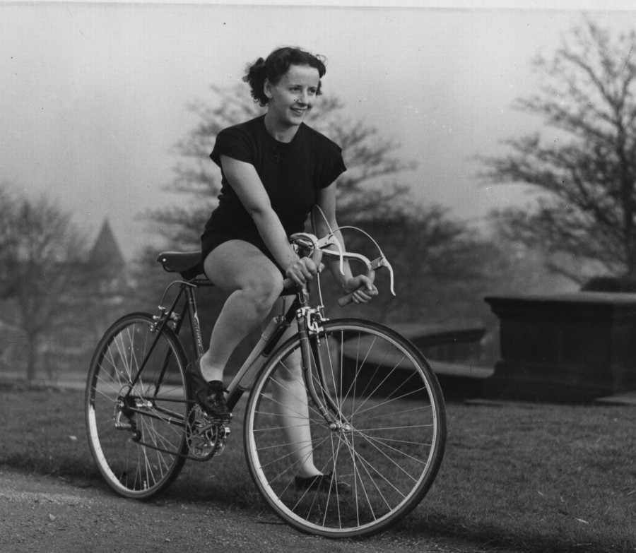 Pioniera ciclismului feminin britanic, Eileen Sheridan a decedat la 99 de ani