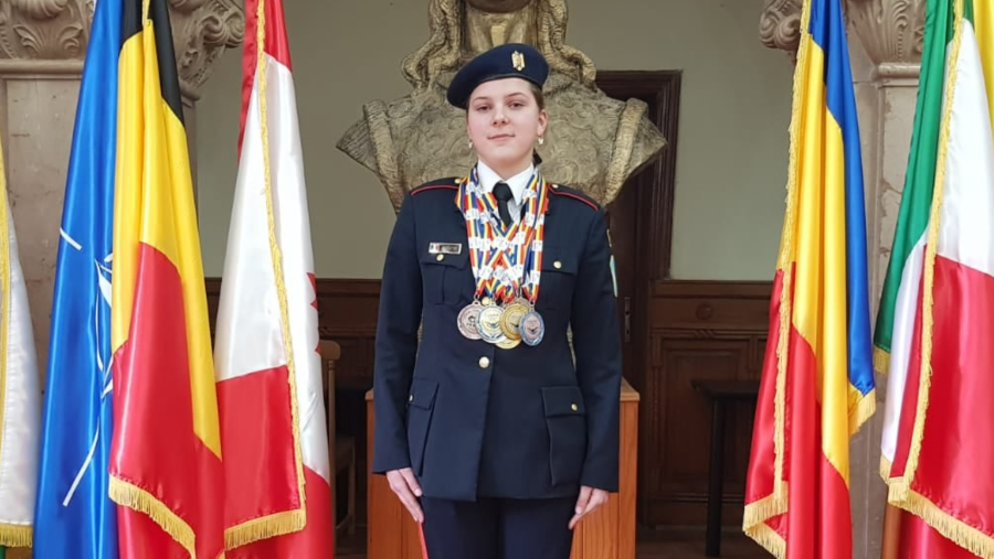Portretul unei învingătoare. Ilinca a câștigat peste 100 de medalii la competițiile naționale de înot