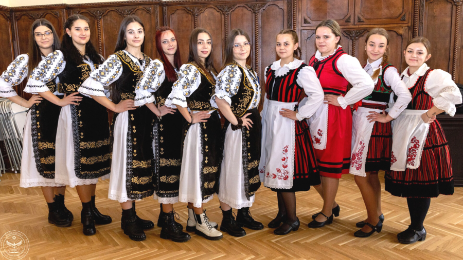 Elevi din Republica Moldova, Spania, Turcia, Ucraina şi România, la Festivalul Internaţional de Folclor ”Lasă primăvara în casă”