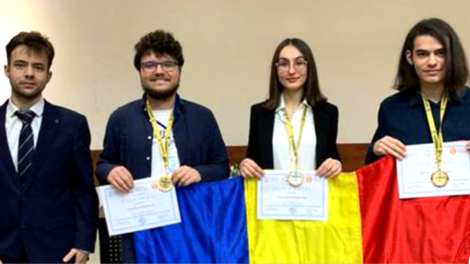 Studenții UB au câștigat aurul la Concursul Internațional de Matematică, pentru al cincilea an consecutiv