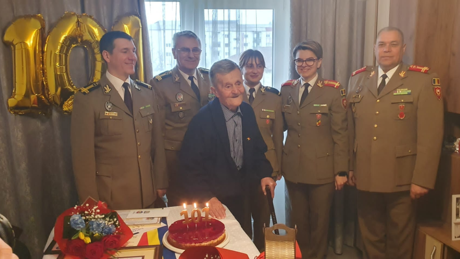Veteranul de război Pavel Huzmezan, sărbătorit la 101 ani. ”Un exemplu pentru generațiile următoare și o poveste vie de patriotism”
