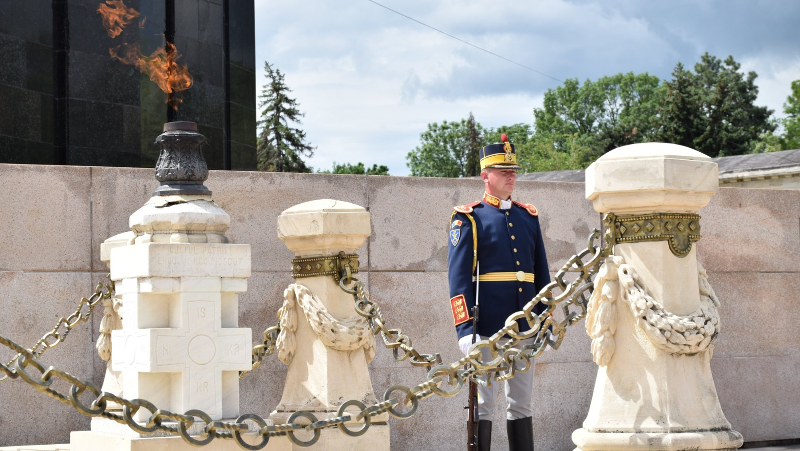 100 de ani de istorie, 100 de candele aprinse. Ceremonie emoționantă, în această seară, la Mormântul Eroului Necunoscut din Parcul Carol I