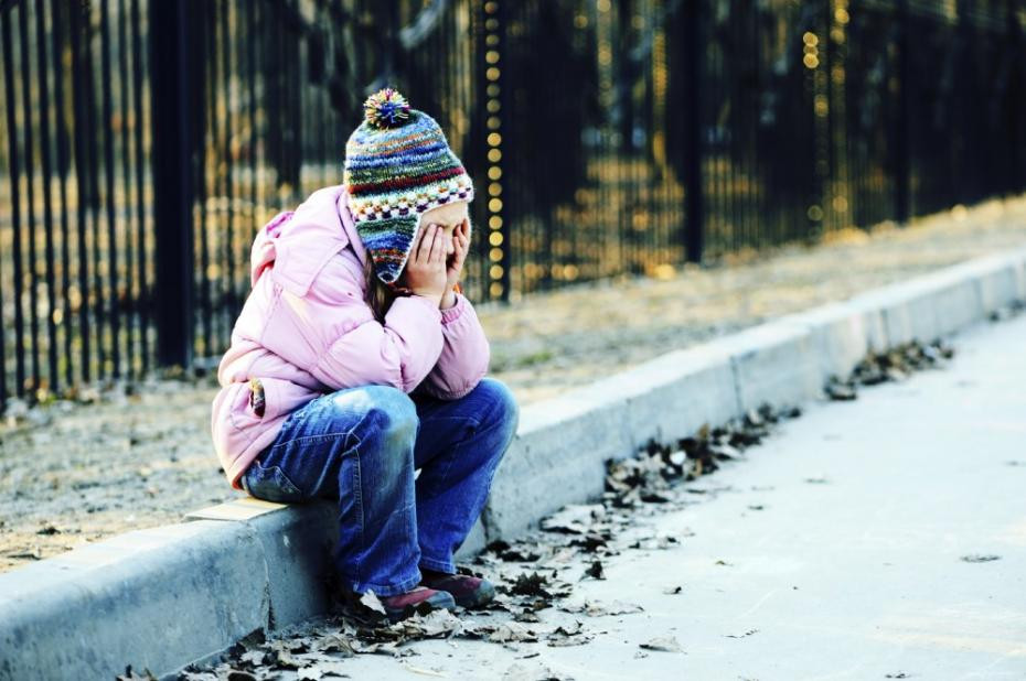 Studiu: Peste jumătate dintre copiii români își doresc să plece din țară