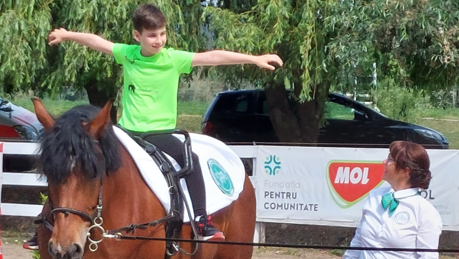 Singurul concurs național de călărie terapeutică pentru copii cu dizabilități a ajuns la a VII-a ediție