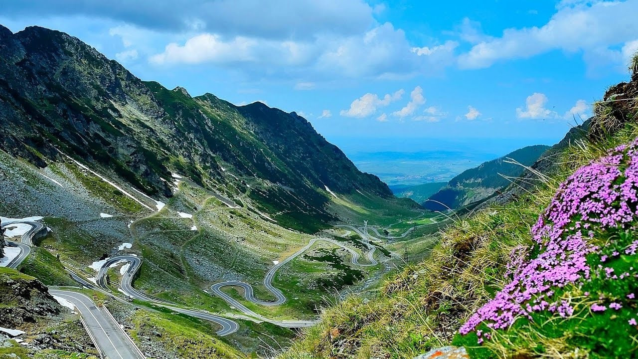 Circulaţia rutieră pe Transfăgărăşan s-a redeschis în această dimineaţă
