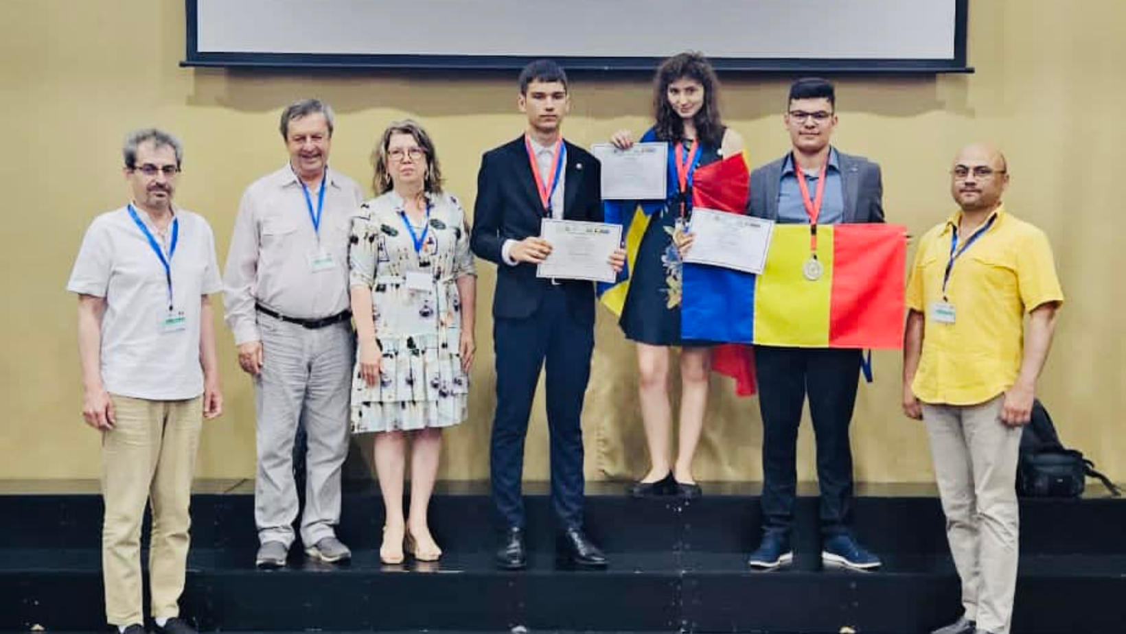 Elevii români au câștigat 1 medalie de aur, 2 de argint și 1 de bronz la Balcaniada de Fizică 2023 din Albania