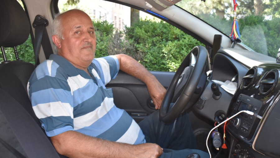 Omul zilei. Un taximetrist botoșănean a returnat unui client o sacoșă cu 40 de mii de euro