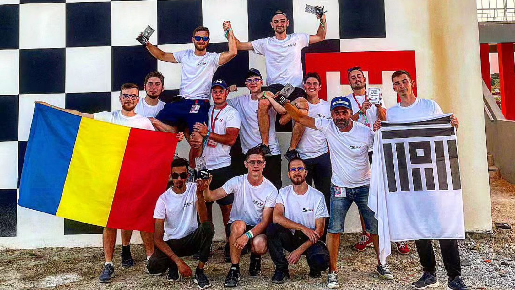 Maşina de curse a studenţilor români din echipa BlueStreamline, pe locul 1 la ”Formula Student” Portugalia