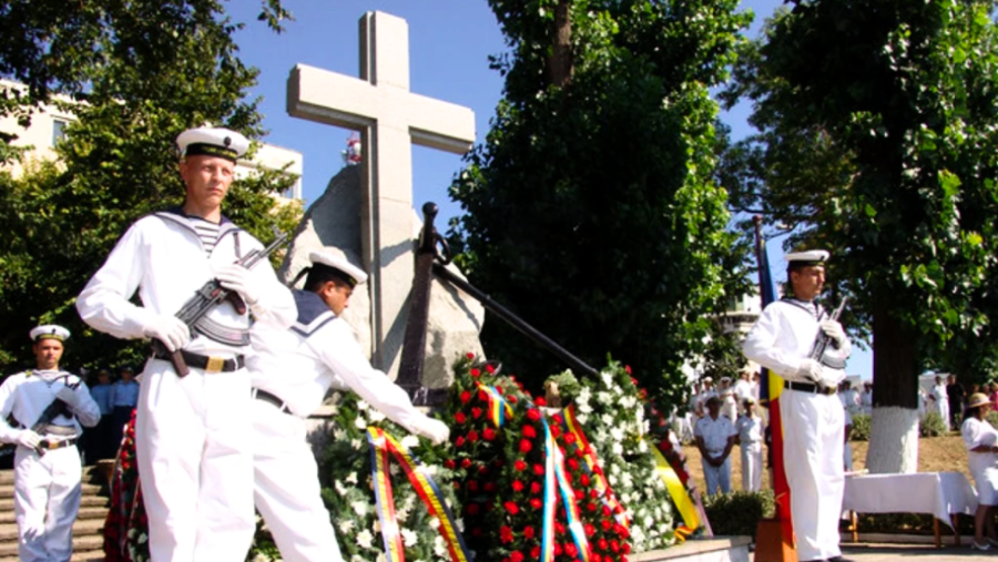 Eroii marinari care şi-au sacrificat viaţa în slujba patriei, comemorați în oraşele Constanţa, Tulcea, Mangalia şi Brăila