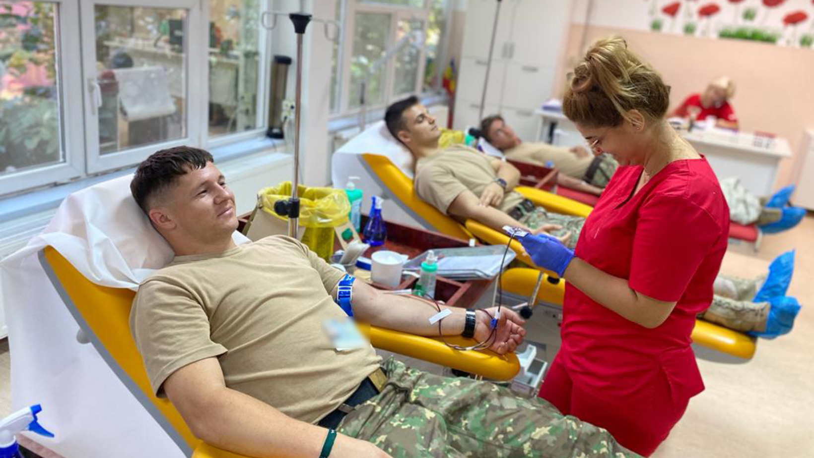 Militarii arădeni au donat sânge pentru victimele exploziei de la Crevedia