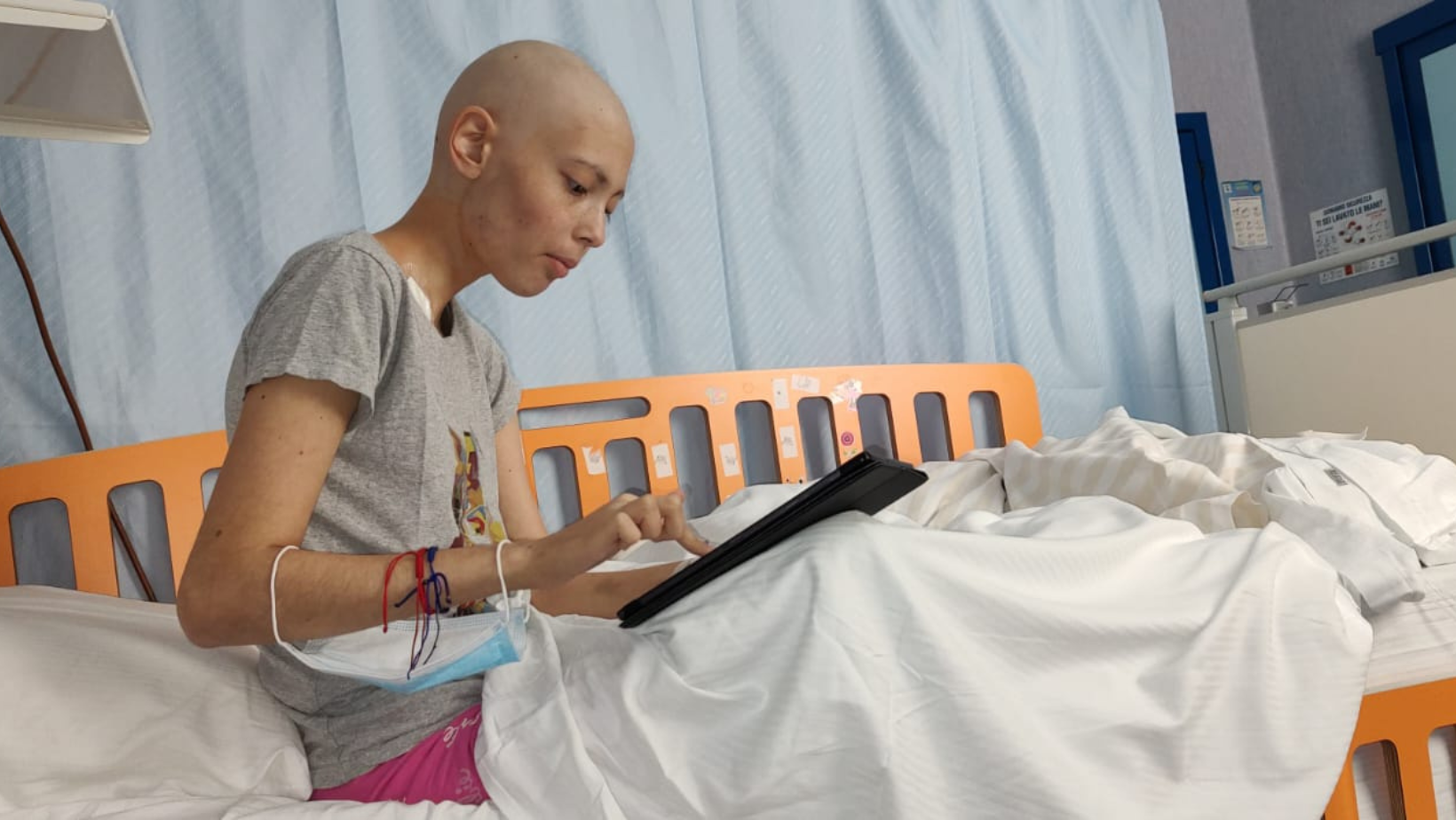 Maria are 13 ani, dar nu mai știe cum e să fii copil. ”Mami, chiar așa de bolnavă sunt de nu mă mai pot juca?”