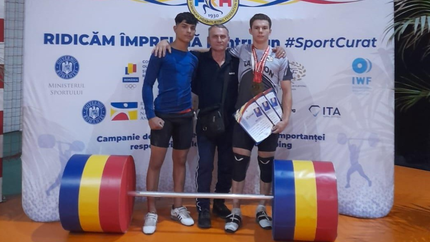 Halterofilul arădean Daniel Jigău a câștigat 3 medalii de aur la Campionatul Național de juniori de la Constanța